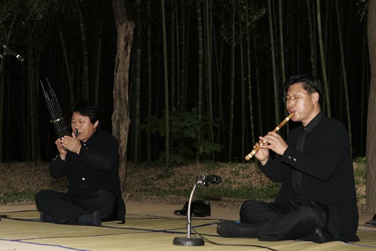 단소와 생황의 유명한 병주곡 '수룡음'을 연주하는 손범주, 김상준 